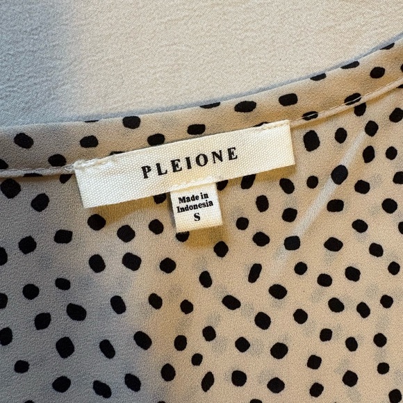 Pleione V Neck Blouse - Picture 6 of 6